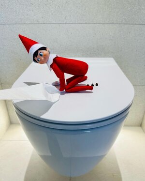 Elf-Chocolate-Poops-in-the-Bathroom