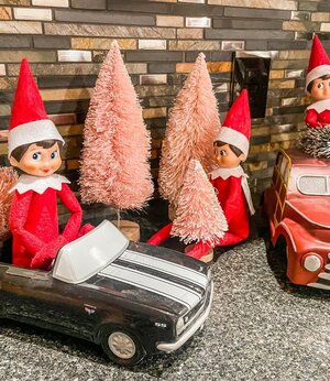 Elf-Packed-Up-and-driving-away-in-toy-car