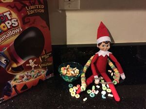 Elf-making-a-Fruit-Loop-Garland