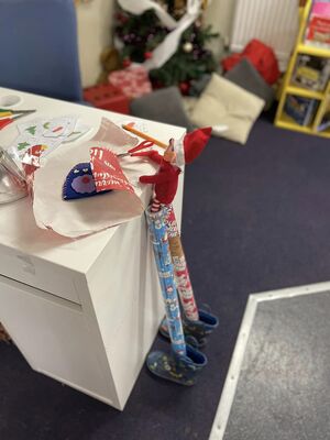 Elf-on-Gift-Paper-Stilts