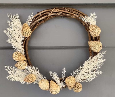 bleached-pinecone-wreath-diy