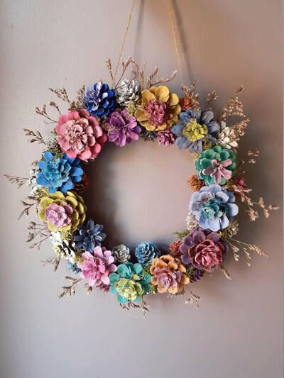 colorfulpineconewreathdiy