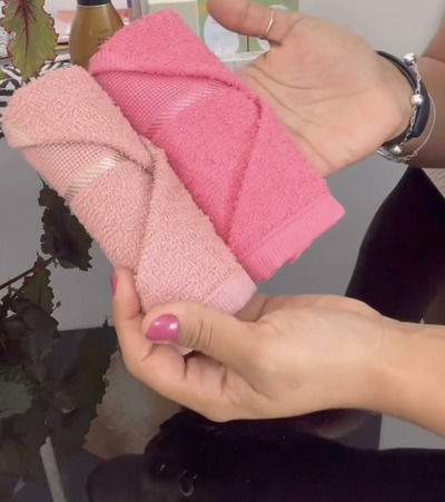 Fold-the-towel-present