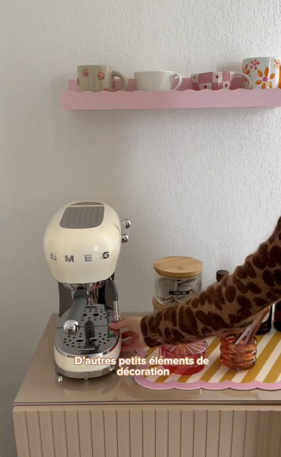 Decorative-Shelf-for-Mugs