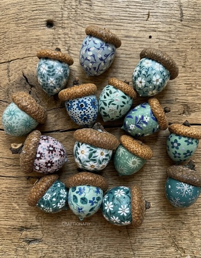 hand-painted-acorns