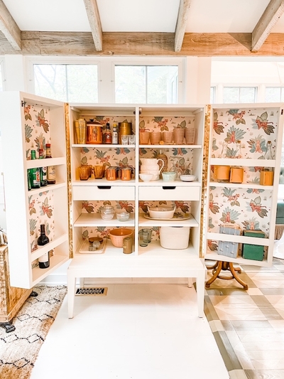 standing-cabinet-mug-display-idea