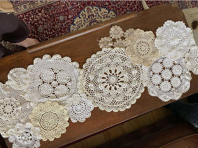 crochet-doilies-Table-Runner-Placemats