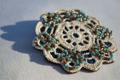 crouchet-doiles-Crochet -Doily-Brooch