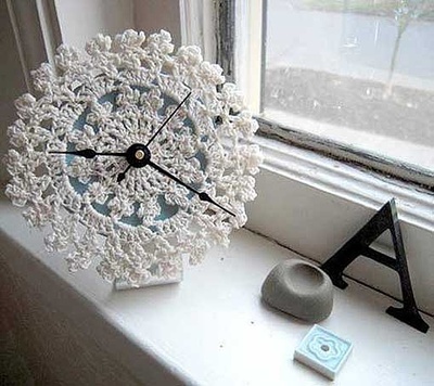 crouchet-doiles-Doily-Clocks