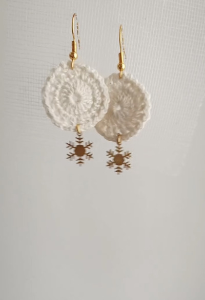 crouchet-doiles-Tiny- Doilies-used-as-Earrings
