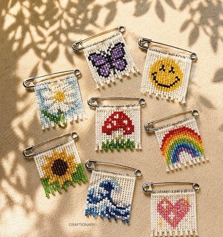 safety-pin-pixel-art-beaded-brooches