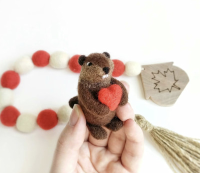 needle-felting-Cute-Beaver-with-Buck-Teeth