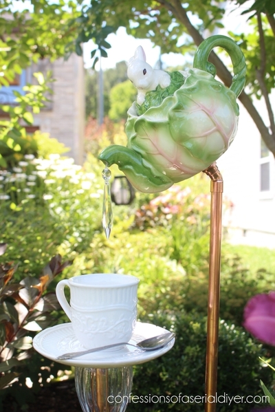 Garden-features-using-teapots-teacups