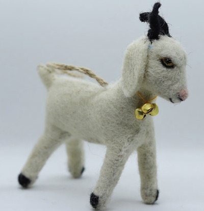 needle-felting-Goat-with-a-Golden-Charm