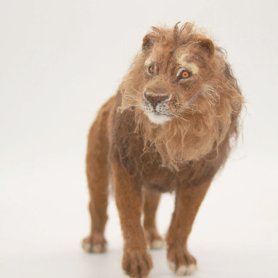 needle-felting-Regal-Lion-with-Flowing-Mane