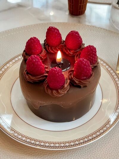 chocolate-drizzle-cake-candle-diy
