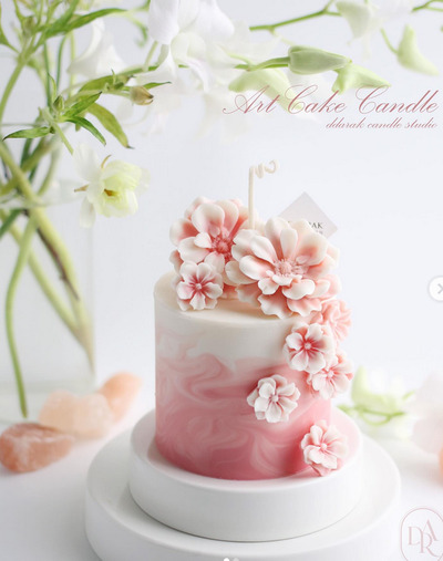 marble-cake-candle-diy-with-swirls-of-wax