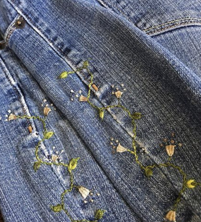 Beautiful-yellow-floral-embroidery-lines-on-both-sides-on-the-jeans