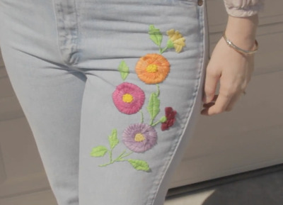 Feature-a-poppy-flower-bunch-on-thigh