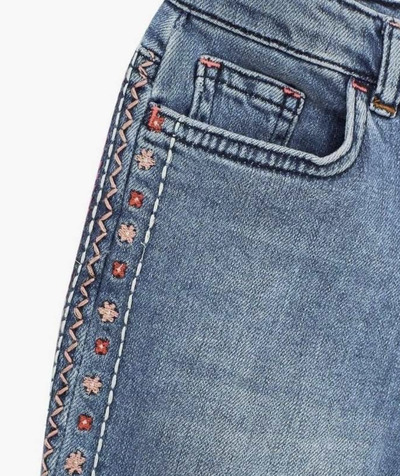 Floral-embroidery-border