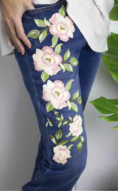 Gradient-floral-clusters-from-ankle-to-thigh