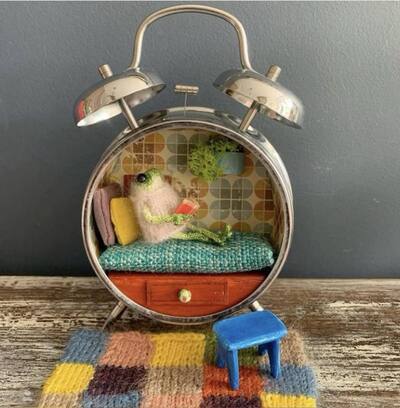 Miniature-antique-Clock-Room-Diorama