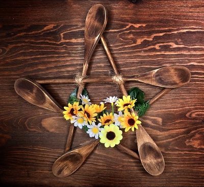 Wooden-Spoon-Wreath-old-spoons-art