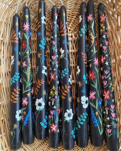 wildflowers-on-black-taper-candle-diy-handpainted