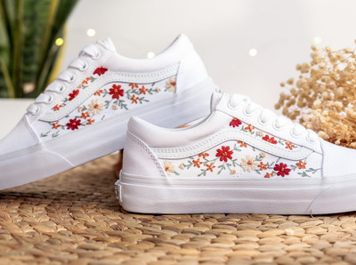 Deep-Red-Roses-and-Green-Vines-on-Toe-and-Sides-embroidered