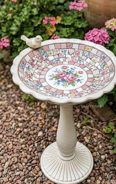 broken-china-mosaic-bird-bath-diy