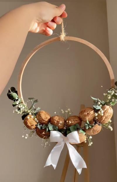 walnut-wreath-shell-craft-idea