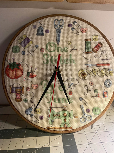 cross-stitch-artwork-clock-diy