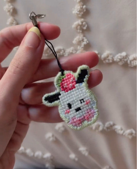 cross-stitch-artwork-make-keychain-diy