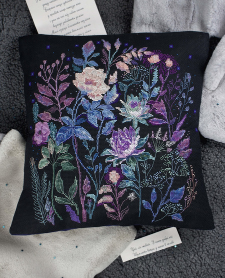 cross-stitch-artwork-pillow-diy