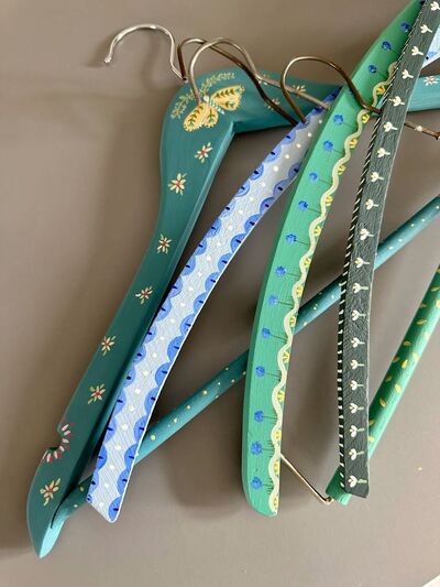 Hand-Painted-Bridal-Vintage-Hangers 