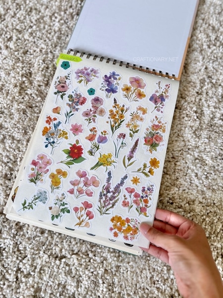scrapbooking-flowers-page-artist-block-diy