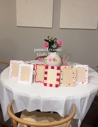 DIY Photo Frames Bar