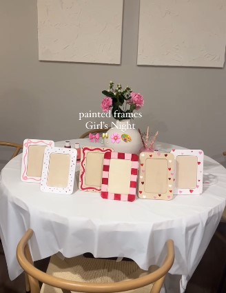 DIY Photo Frames Bar