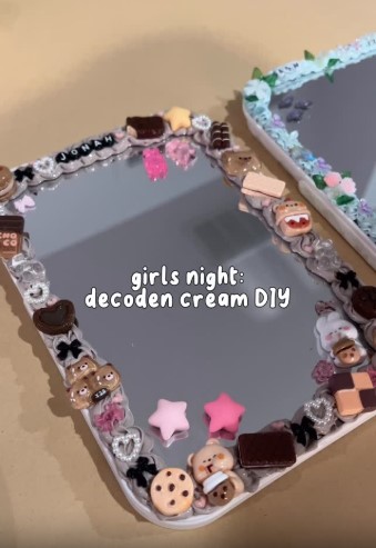 Decoden Cream Mirror Decor