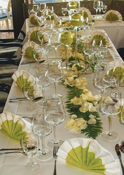 Standing-Fan-Fold-Napkin-Display