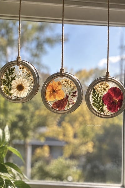 dried-flowers-mason-jar-lid-suncatchers