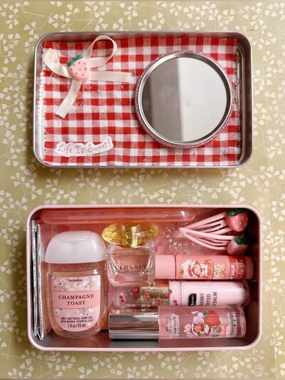 Altoid-Tin-Crafts-Makeup-Kit