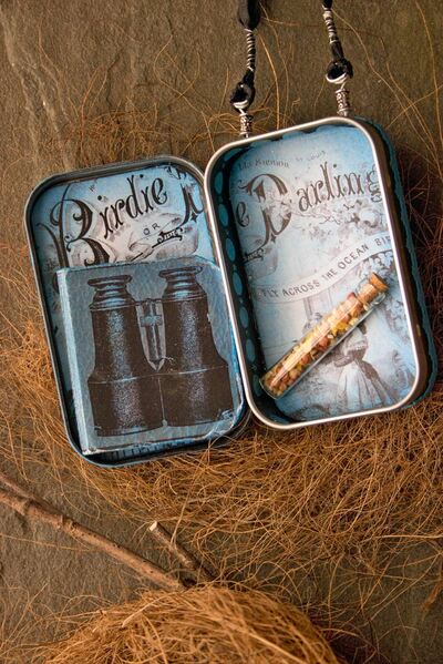 Altoid-Tin-Crafts-Tiny-Altered-Art