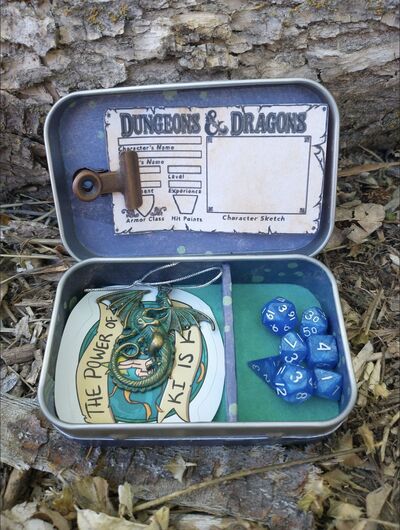 Altoid-Tin-Crafts-Travel-Pocket-Board-Game-Box.jpg