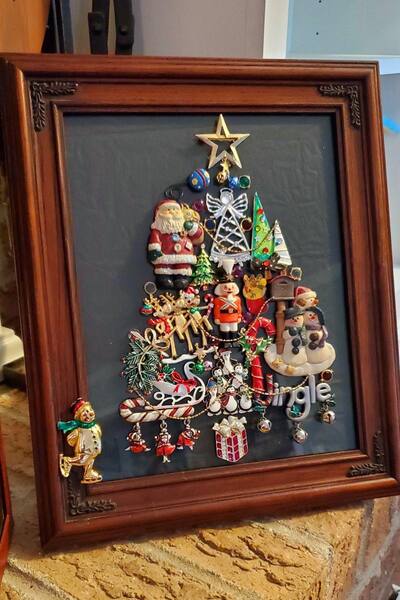 beautiful-keepsake-ornaments-christmas-tree-using-collectibles