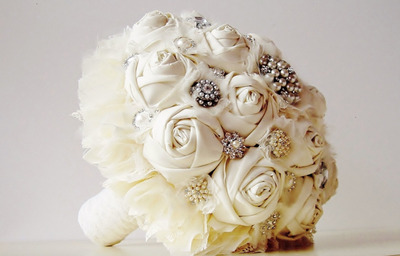 old-Brooch-Bouquet-for-Wedding
