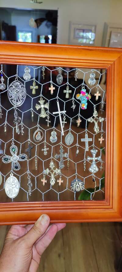 Religious-Chicken-Wire-Suncatcher