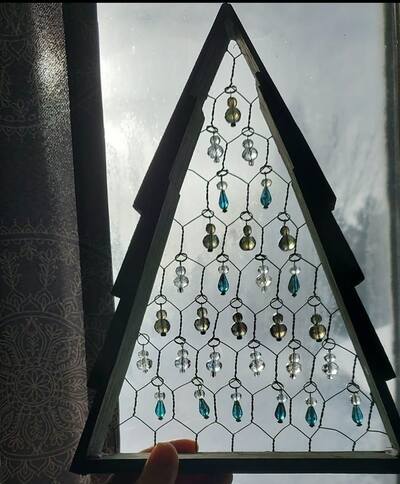 Tree-Chicken-Wire-Suncatcher