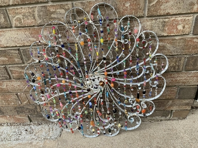 beaded-wire-suncatcher-with-chicken-wire