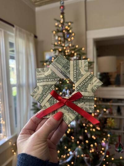 money-gift-christmas-wreath-folded-money